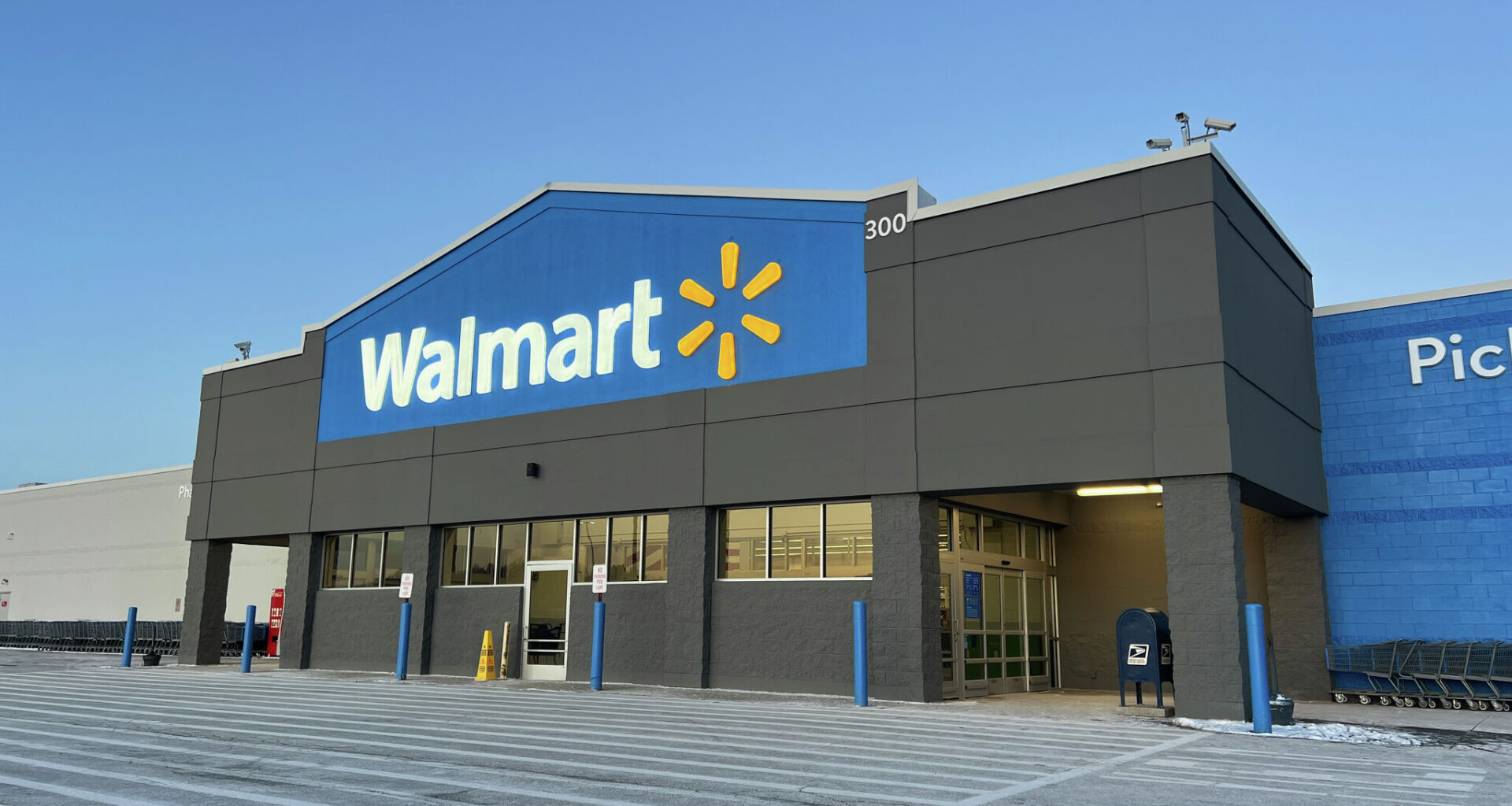 Walmart, Sam’s Club to begin accepting tap-to-pay next week