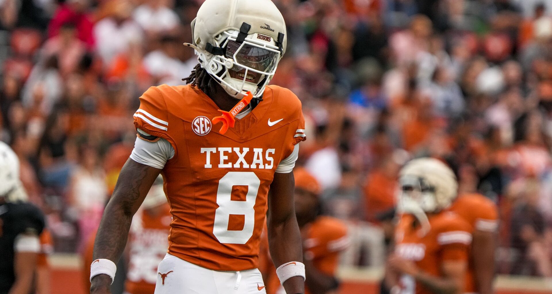 Texas' Cam Coleman talks one-handed highlight, Julio Jones comparison