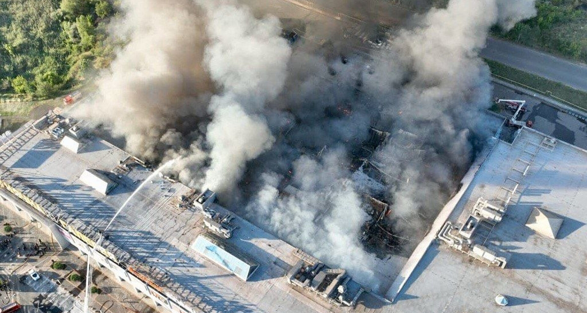 Russian and Ukrainian attacks kill 5 people a day after deadly shopping mall drone strike by Moscow