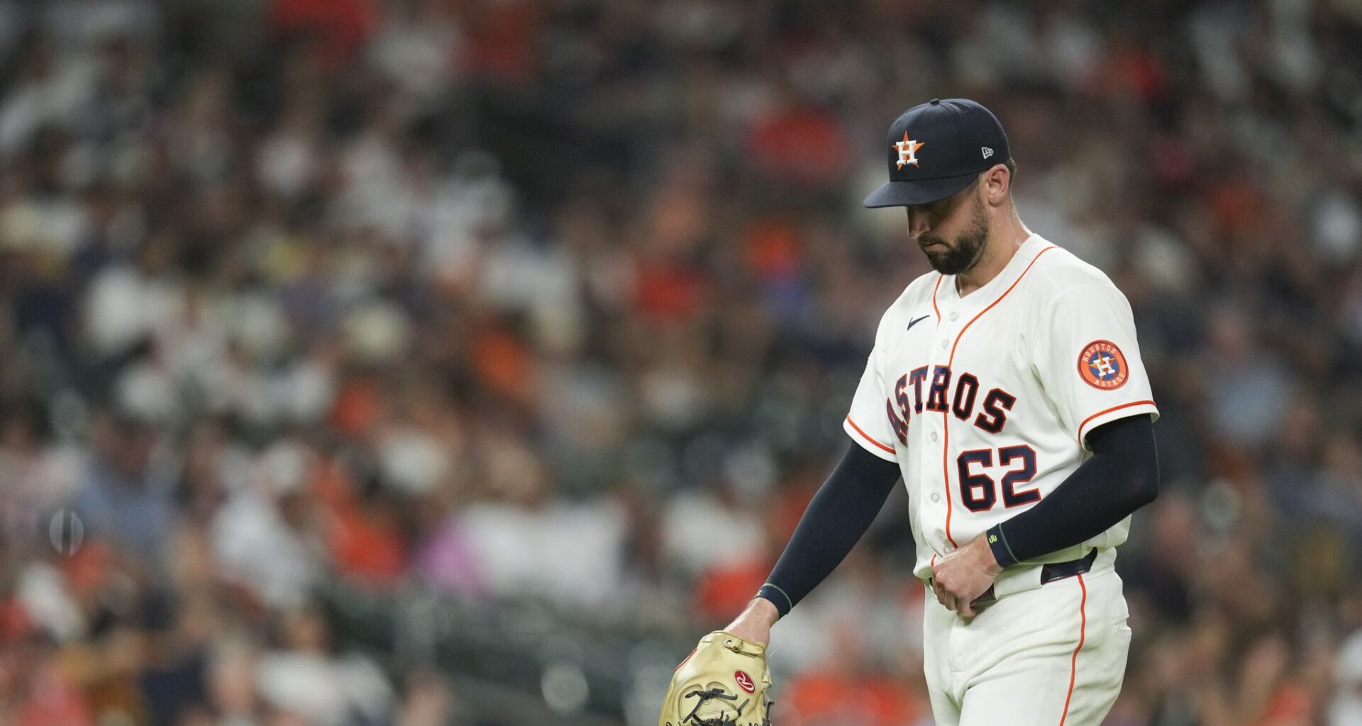 Houston Astros lose late lead, squander chance to add to AL West lead