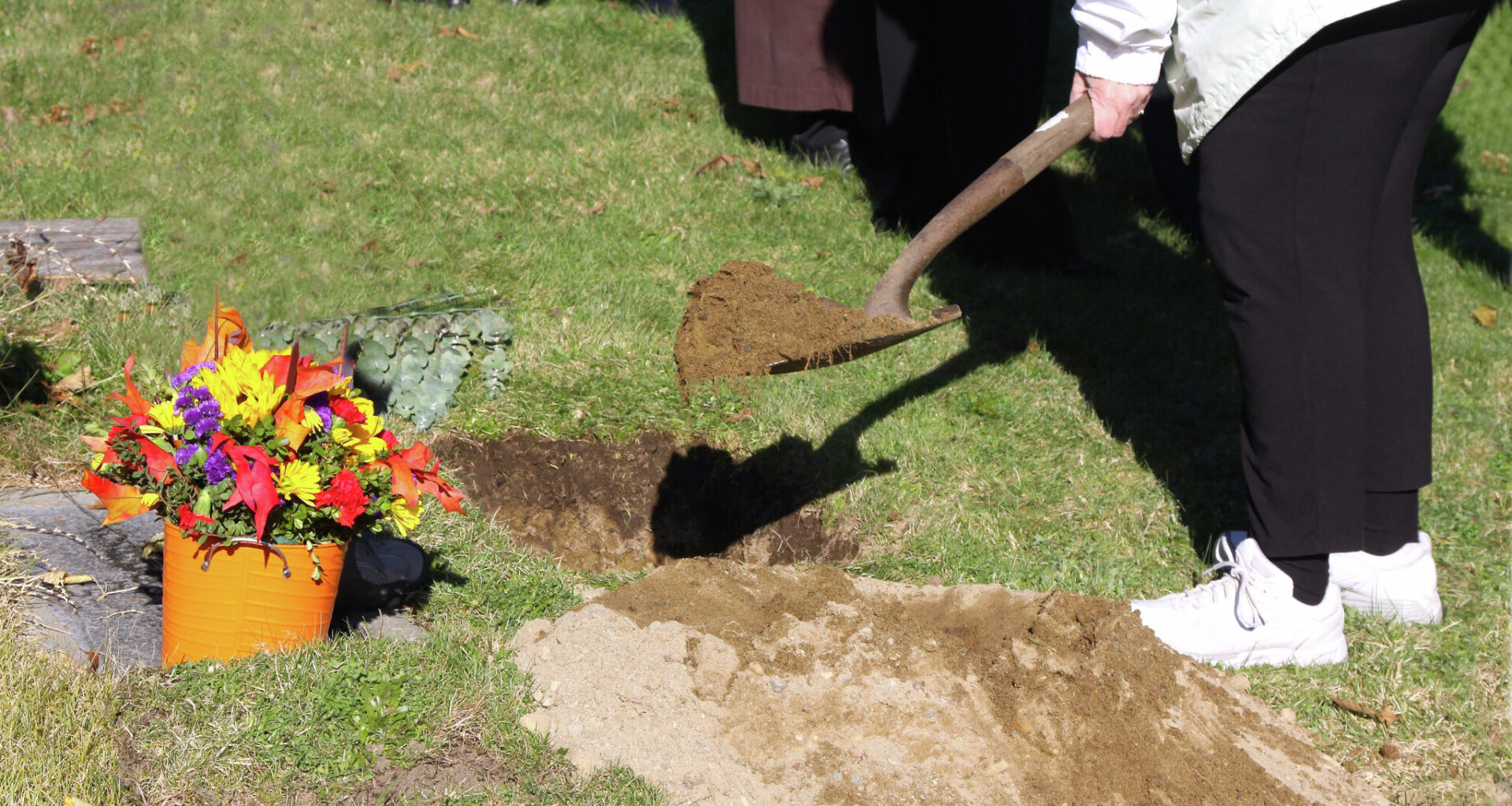 Can you bury ashes in your backyard in Texas? What to know