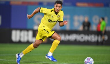 Victor Souza looks upfield with the ball in the Pittsburgh Riverhounds