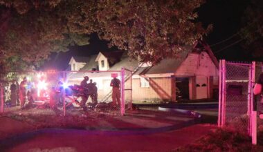2 Fort Worth firefighters hurt while fighting overnight house fire