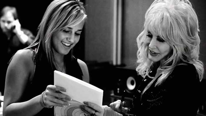 ‘She opened doors in my life’: Houston-raised singer remembers Dolly Parton