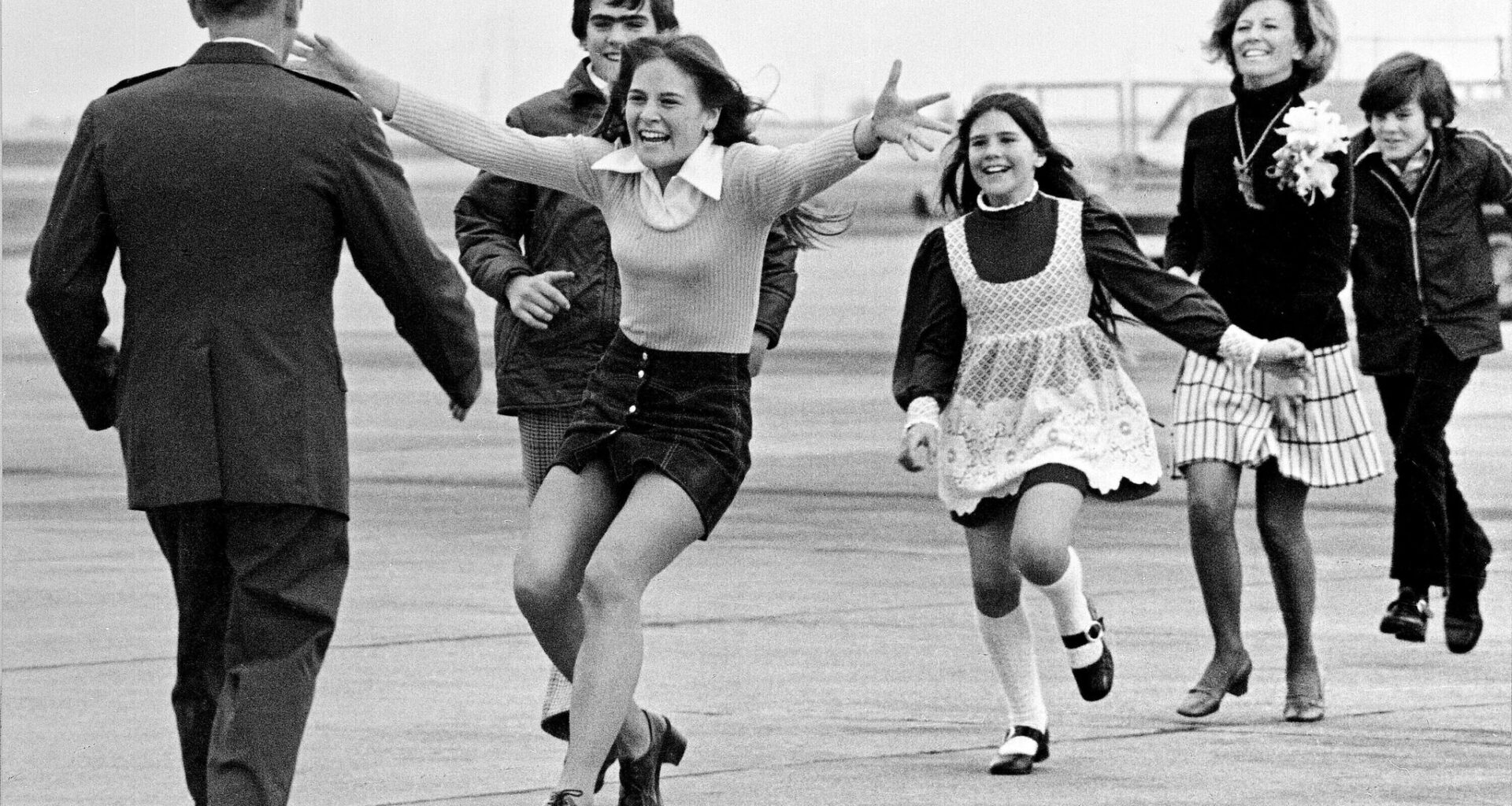 Sal Veder, Pulitzer Prize-winning AP photographer who shot iconic 'Burst of Joy,' dies at age 99