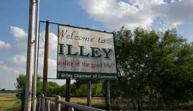 Texas House Democrats urge Abbott to call for closing of Dilley ICE facility