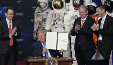 Trump honors NASA astronauts in Houston, announces Space Academy