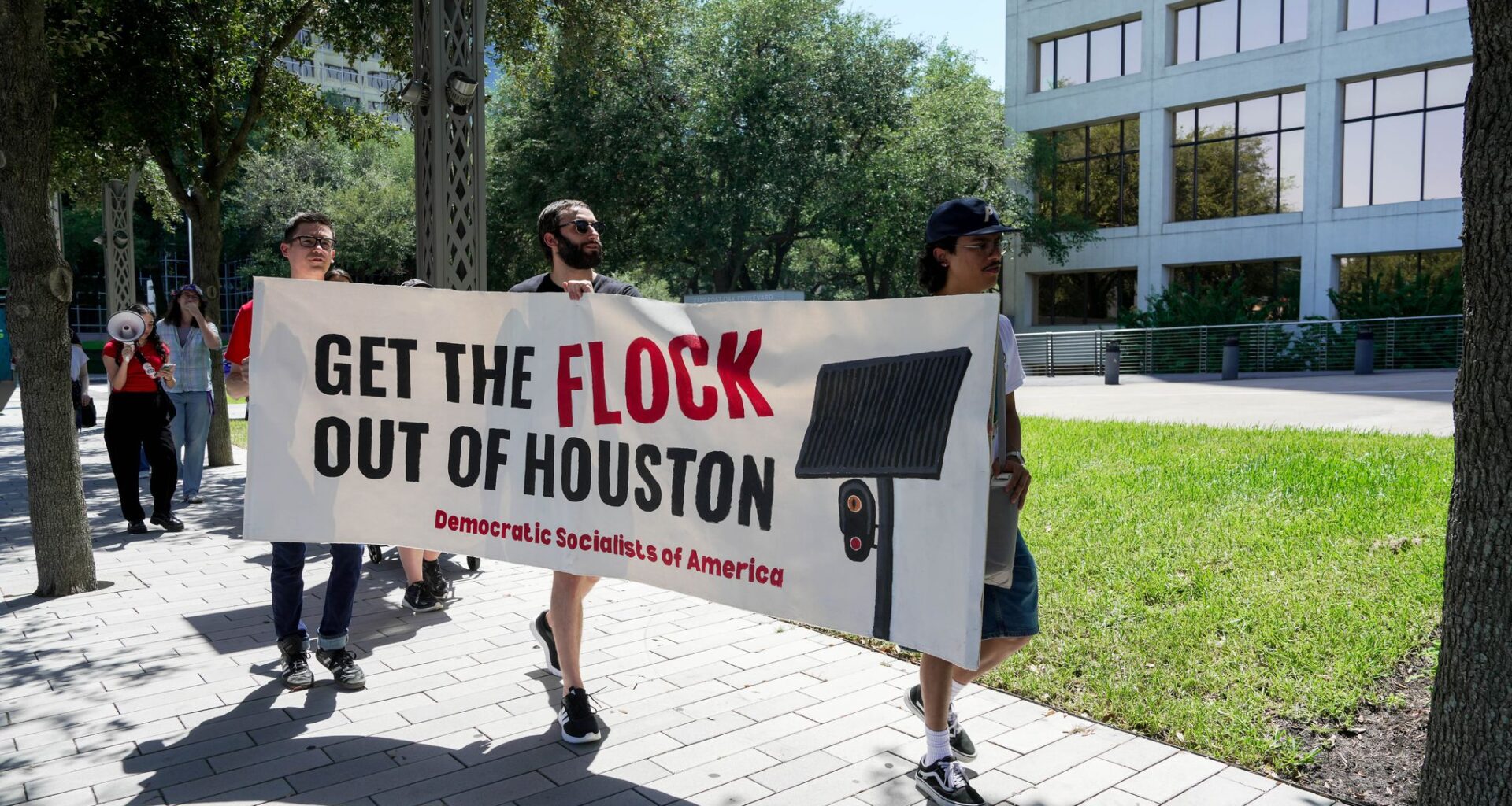 Abbott halts state funding of Flock cameras, Texas Tribune report says