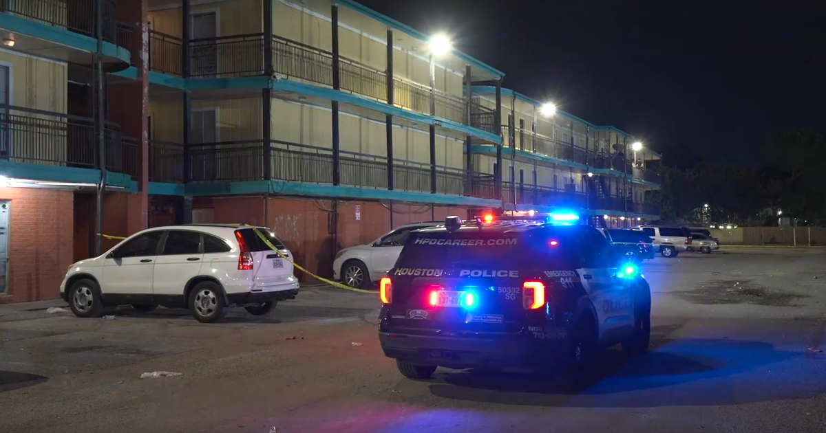 21-year-old found shot after crashing near SW Houston apartment complex