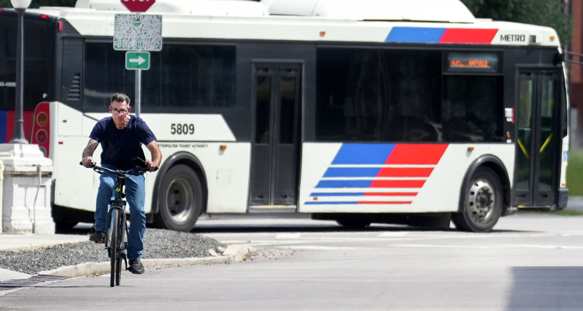 Metro's proposed $1.7B budget projects fewer bus and rail hours