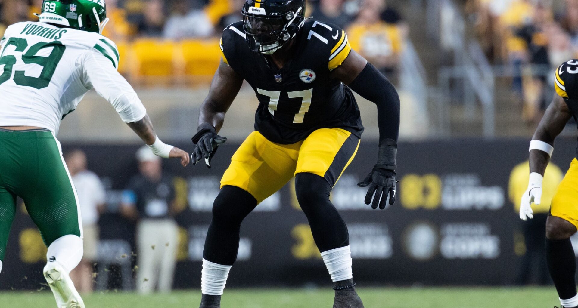 Cowboys acquire former first-round pick Broderick Jones from Steelers
