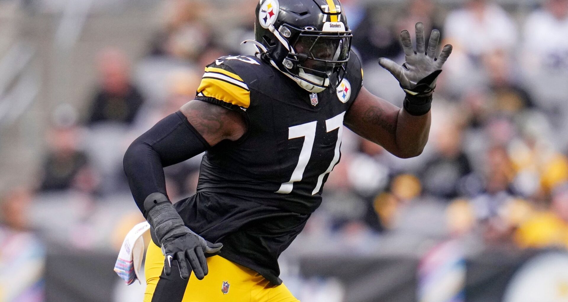 Cowboys address hole on OL with trade for Broderick Jones