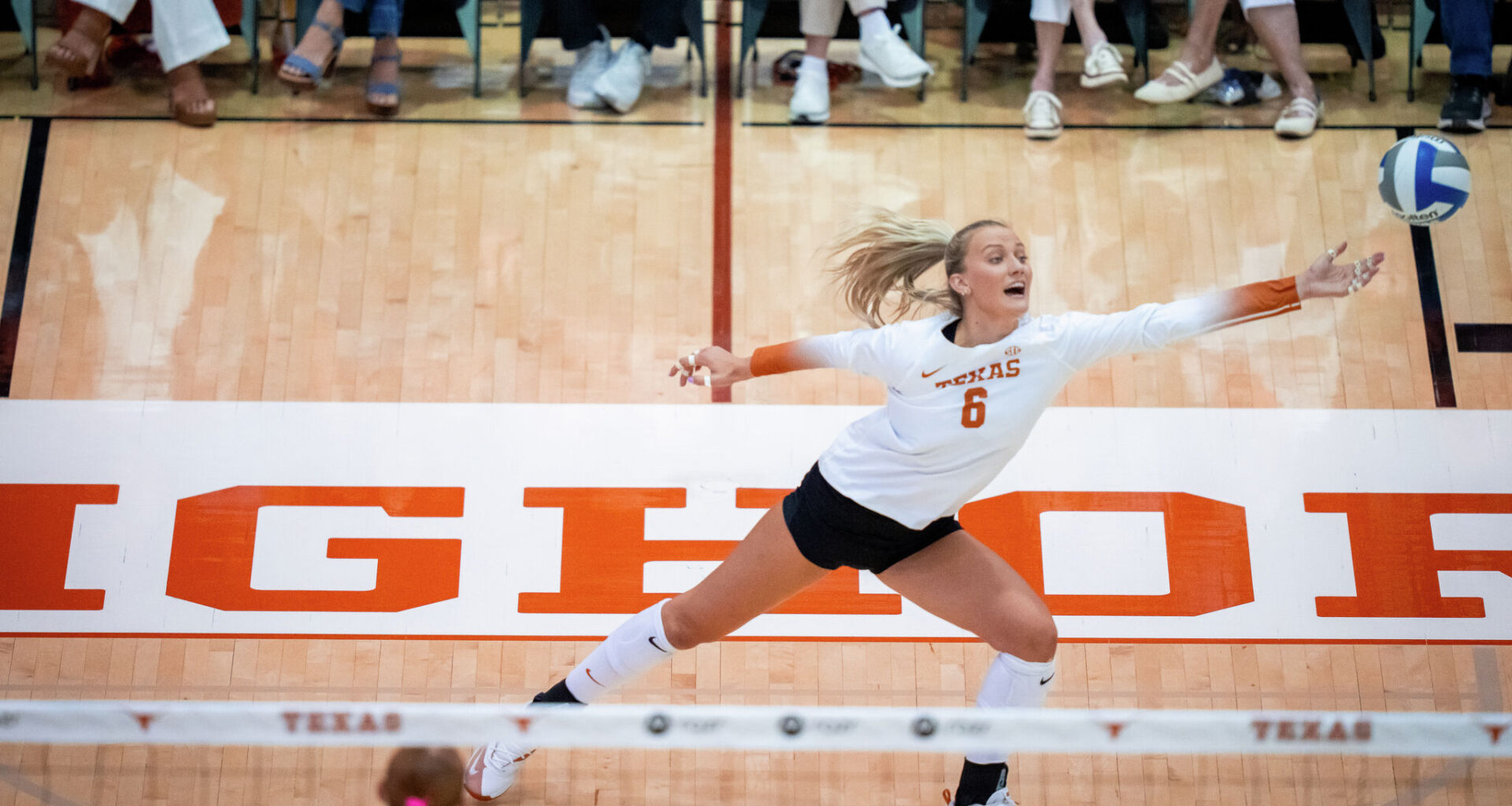 Texas volleyball: Abby Vander Wal injured at match vs TCU in Las Vegas