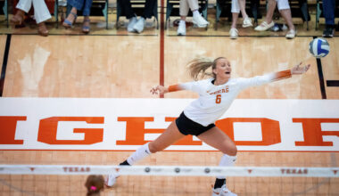 Texas volleyball: Abby Vander Wal injured at match vs TCU in Las Vegas