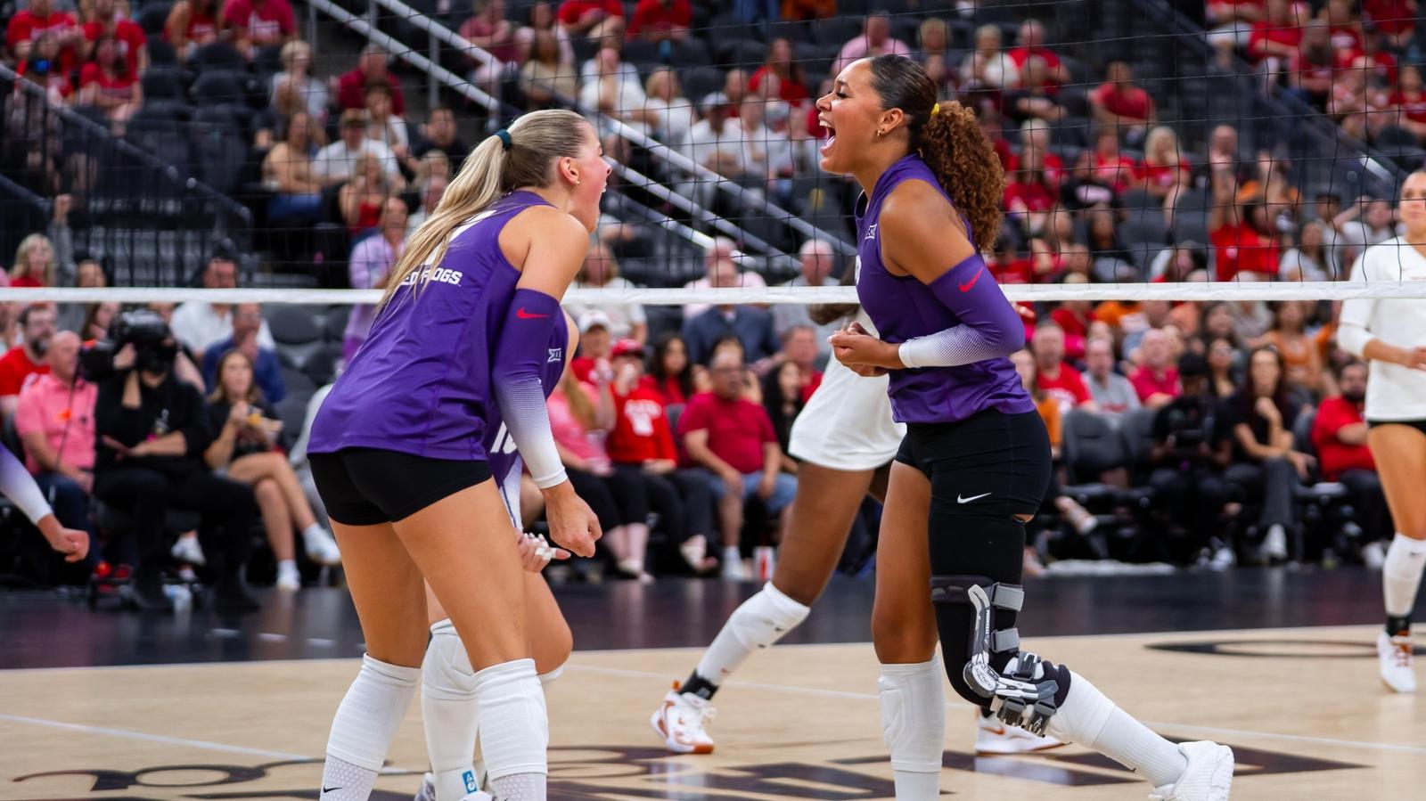 Volleyball Falls to No. 2 Texas in Vegas
