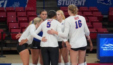VB: Huskies Start Strong, Fall in Five to Bulldogs