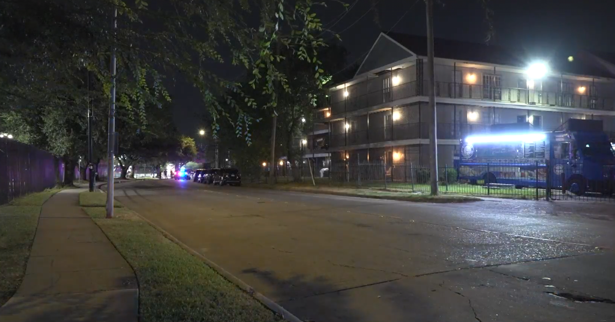 Man shot in Brays Oaks after arguing with suspect