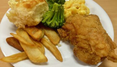 A plate of food from Golden Corral.