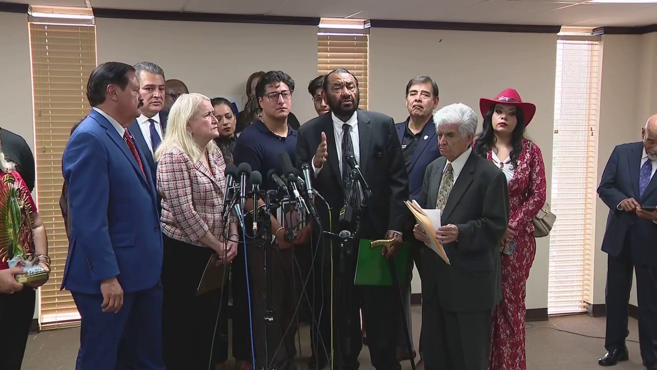 Texas lawmakers, community leaders back impeachment articles over ICE enforcement operations