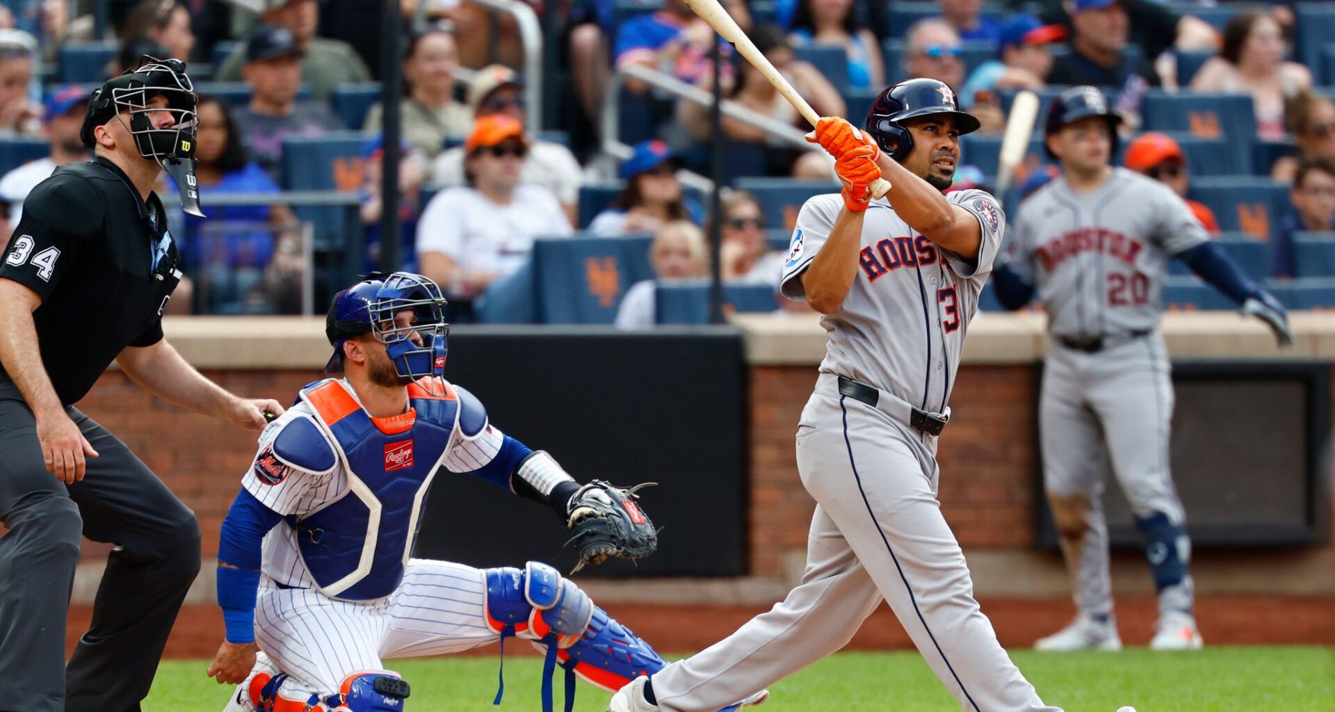 Houston Astros rally past New York Mets for winning road trip
