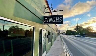 Singhs Vietnamese is officially closed.