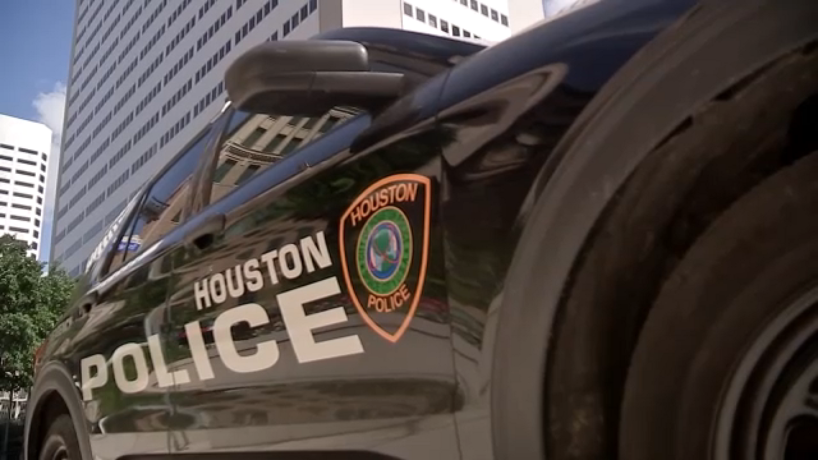 Woman found dead in North Freeway motel room, Houston Police Department says