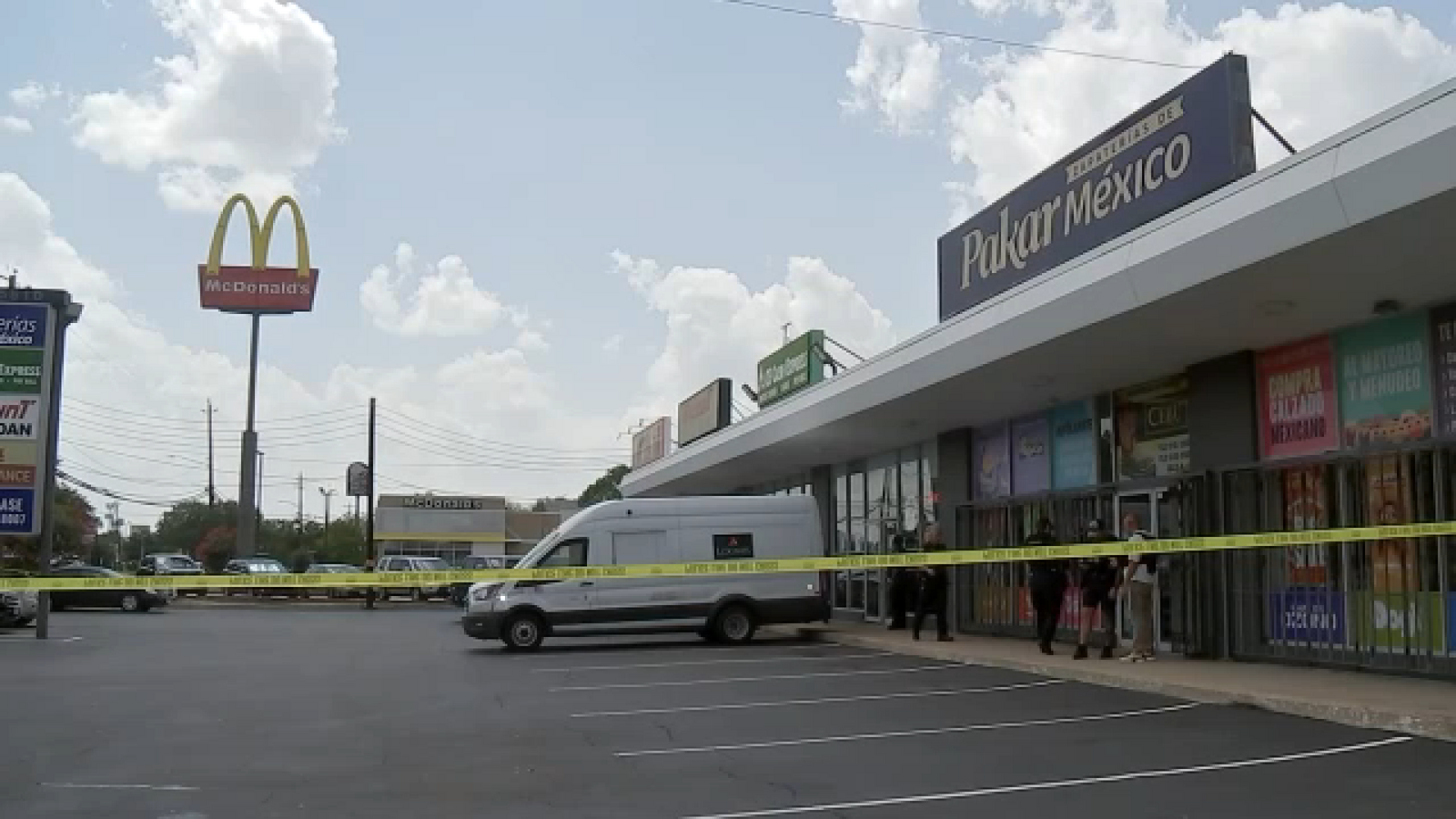 2 teens shot by guard during attempted robbery of armored truck in Gulfton area, Houston Police Department says