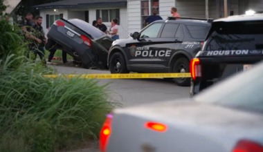 19-year-old dead after shooting during robbery on Corder Street in Houston's southside, HPD says