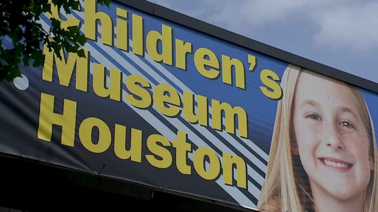 Harris County sues Children's Museum of Houston after county employee injured in 'gravity chair', lawsuit shows