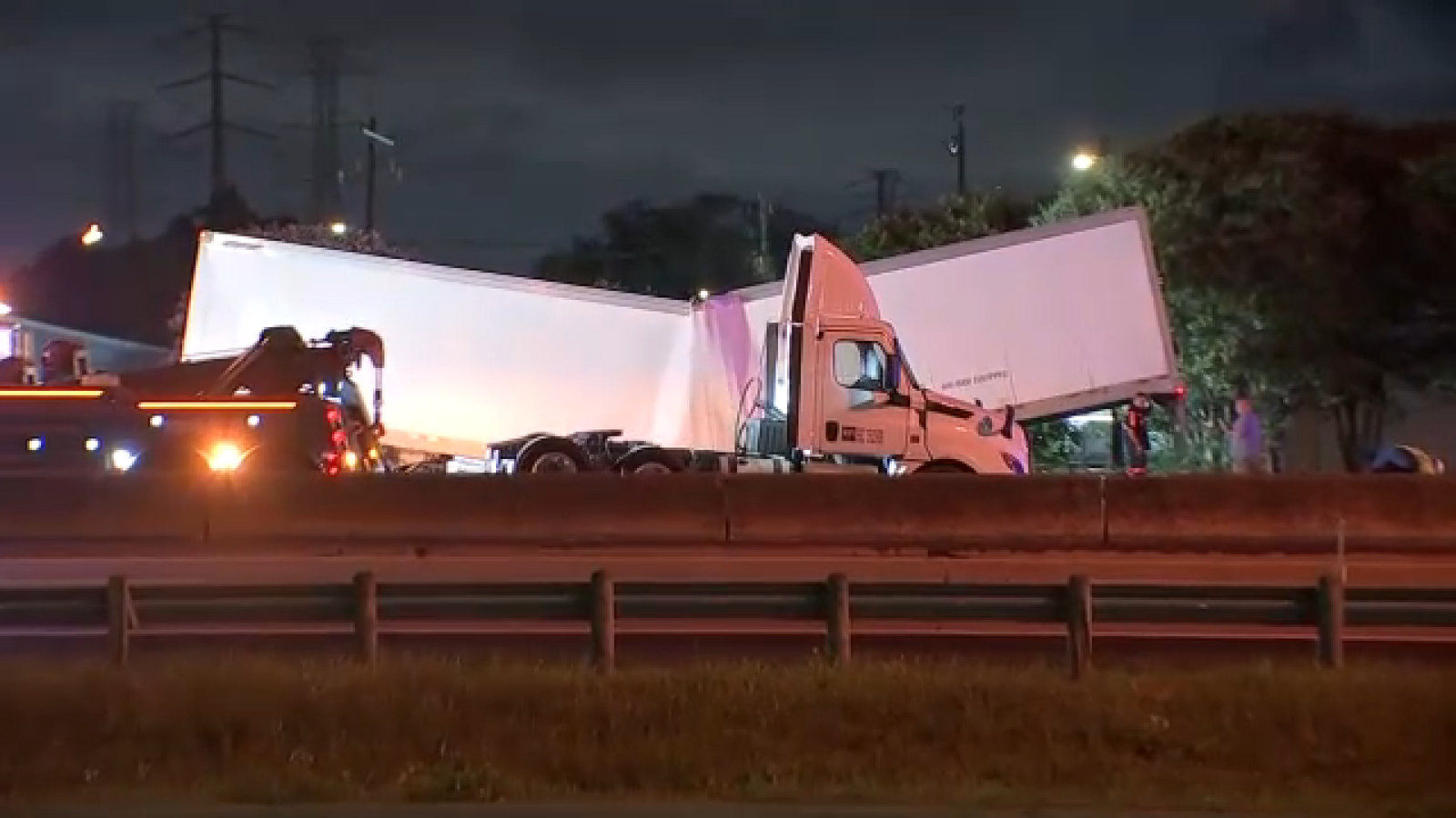 Highway 225 westbound lanes at Richey Street reopened after big rig crash: TranStar