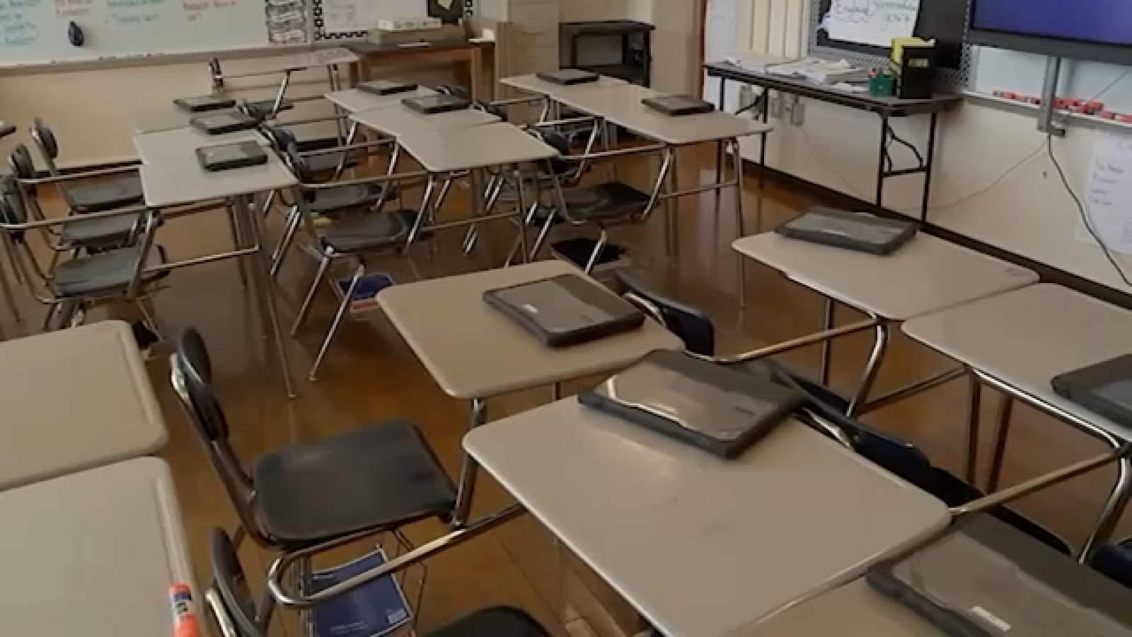 HISD cell phone policy: The district's 'No Personal Communication Device' rule to keep in mind this school year
