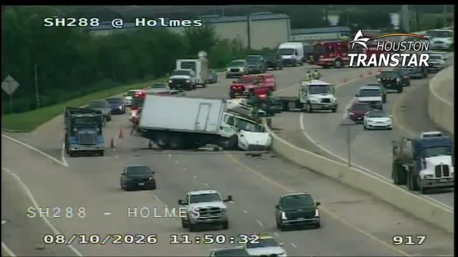 Lanes reopen after box truck crash on SH 288 at Holmes Road, Houston TranStar reports