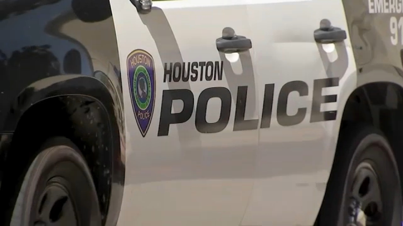 Houston Police Department investigating after woman's body found near North Freeway and Crosstimbers