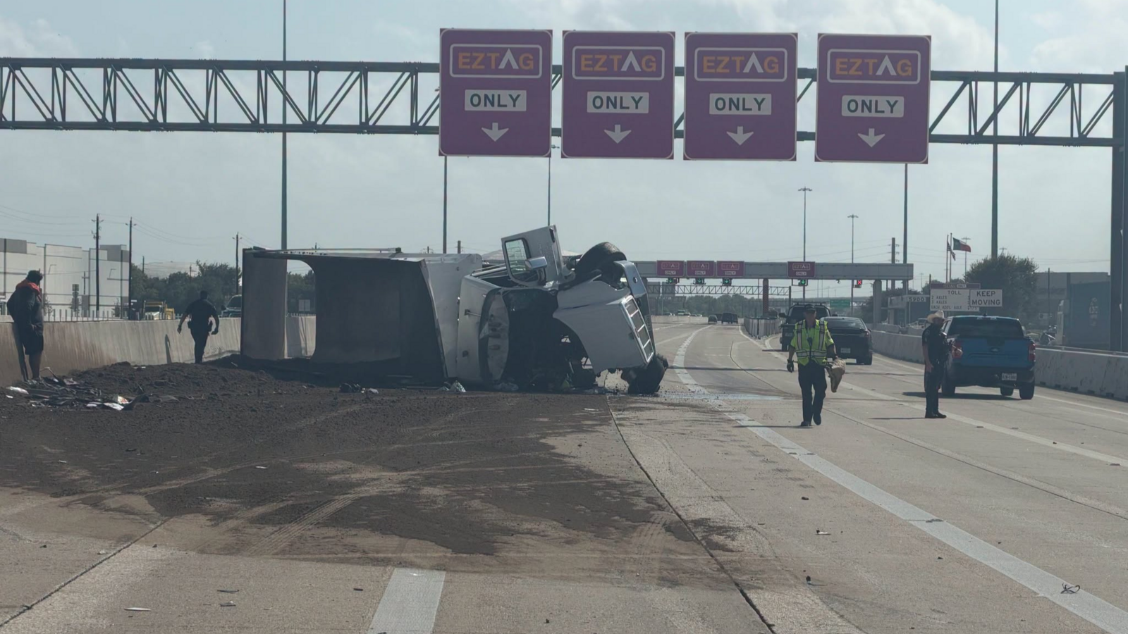 Overturned truck prompts closure of SB lanes of E. Sam Houston Tollway, Harris County Precinct 8 Constable's Office says