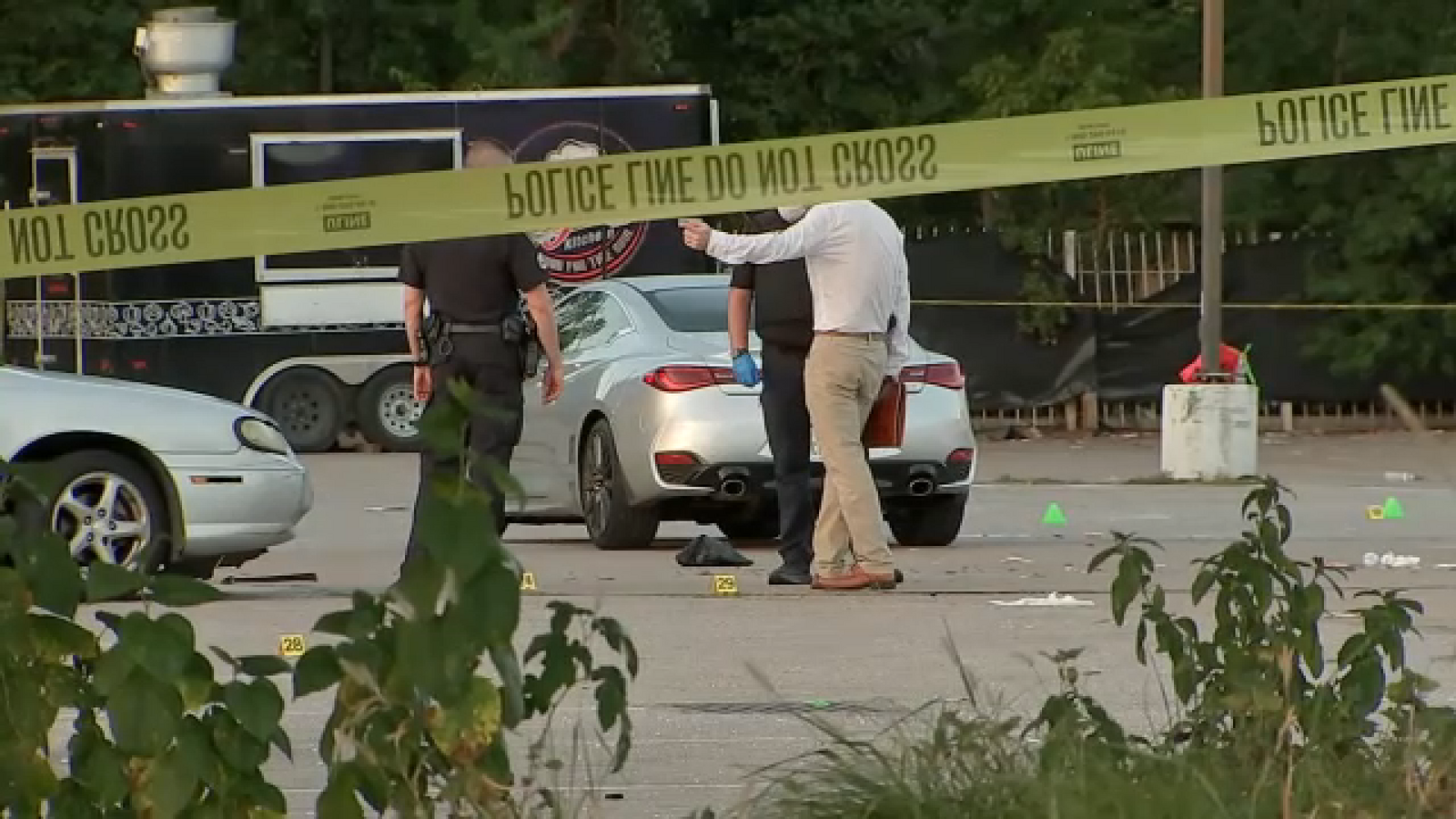 Man killed, 4 injured in shooting at SE Houston gas station parking lot known as 'Club Chevron': HPD