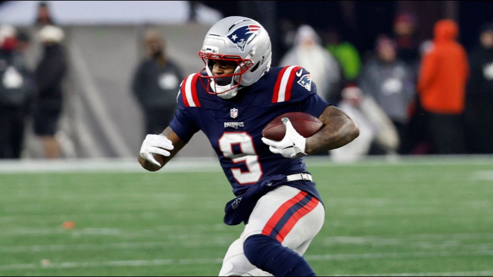 Sources: Patriots trading Boutte to Texans for Reed, draft pick