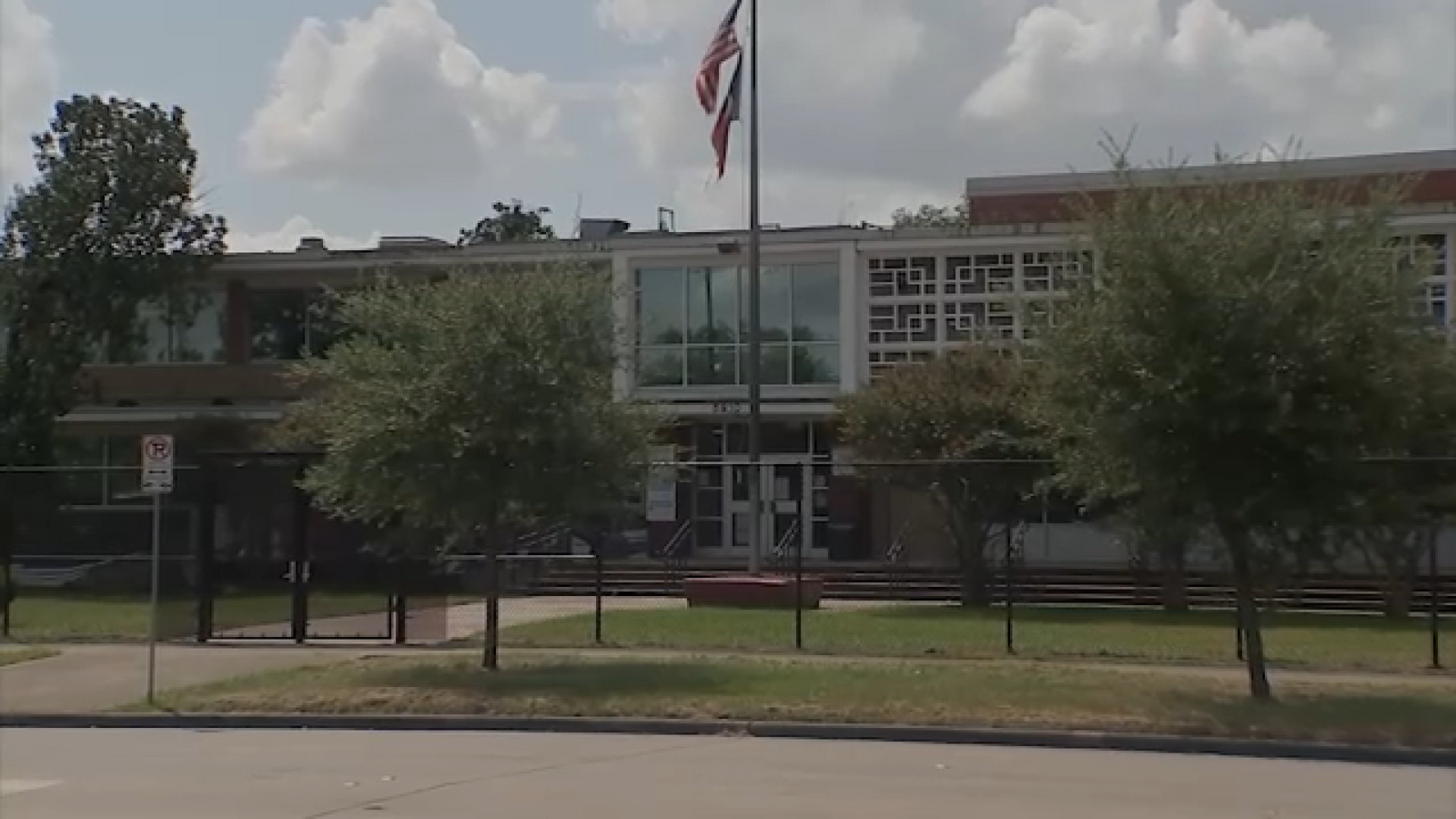 McReynolds Middle School reopens as alternative school despite Houston ISD documents citing poor condition
