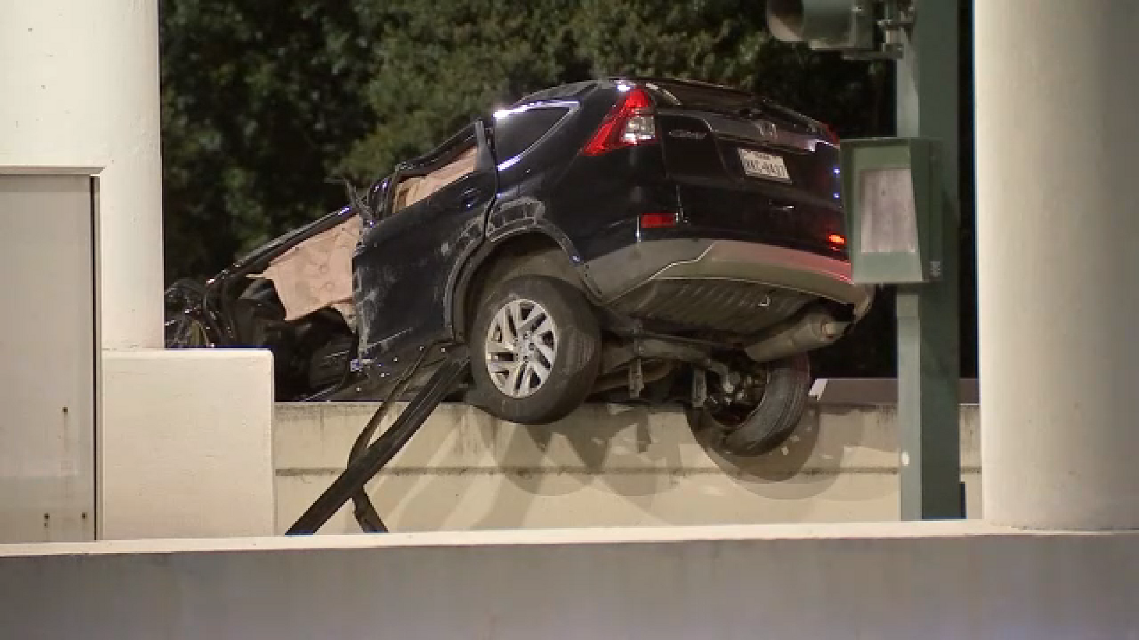 Alleged drunk driver killed after crashing into USPS 18-wheeler on West Sam Houston Tollway, Pct. 5 says