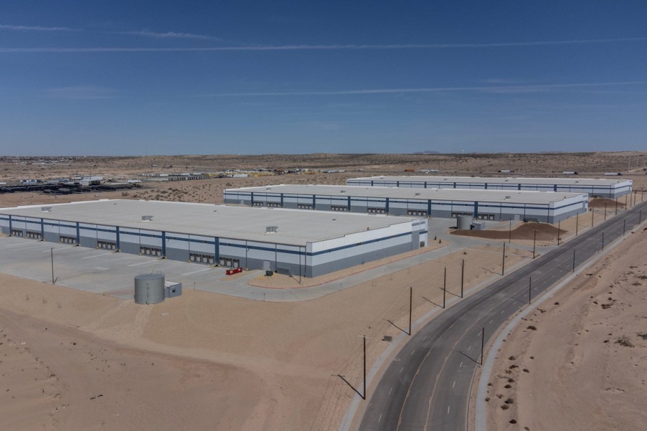 Feds to sell Texas warehouses it bought for migrant detention