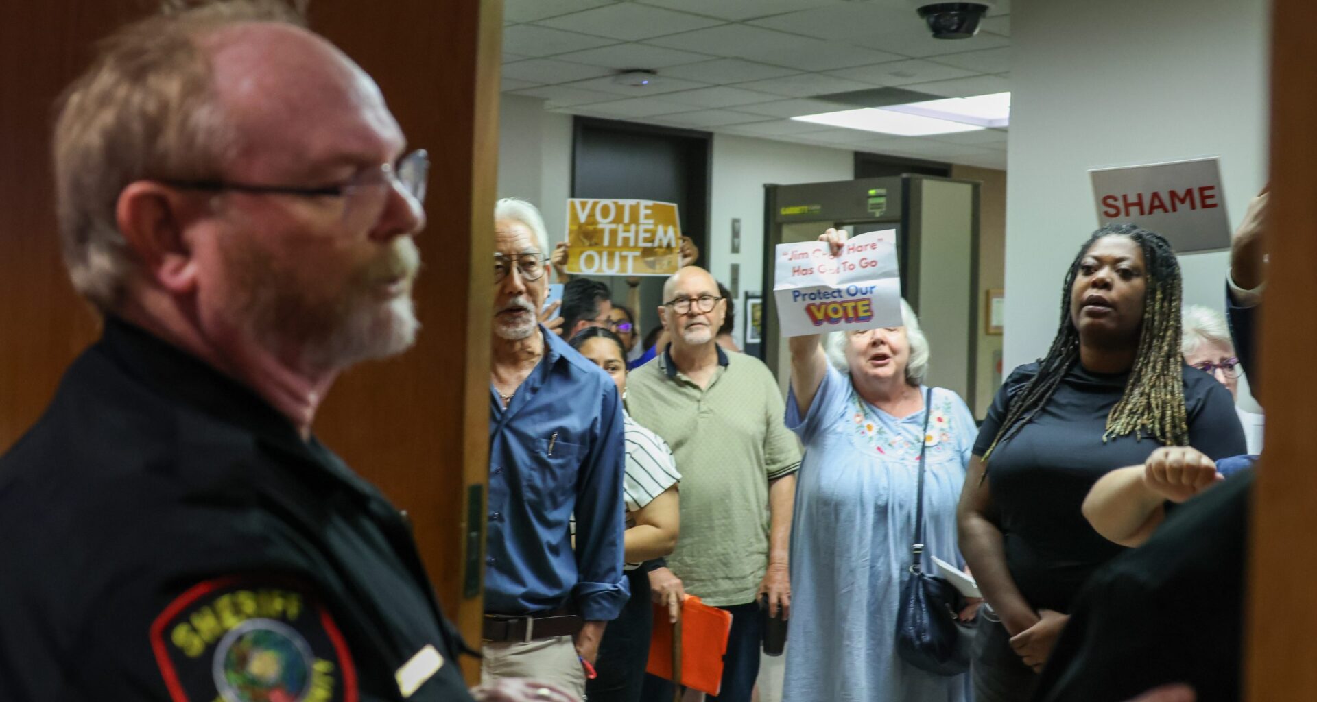 How many voting sites does Tarrant County need? Commissioners to decide in September