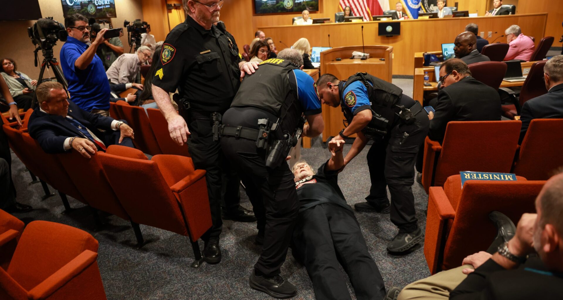 Released after arrest at Tarrant meeting, former lawmaker considers suing county judge