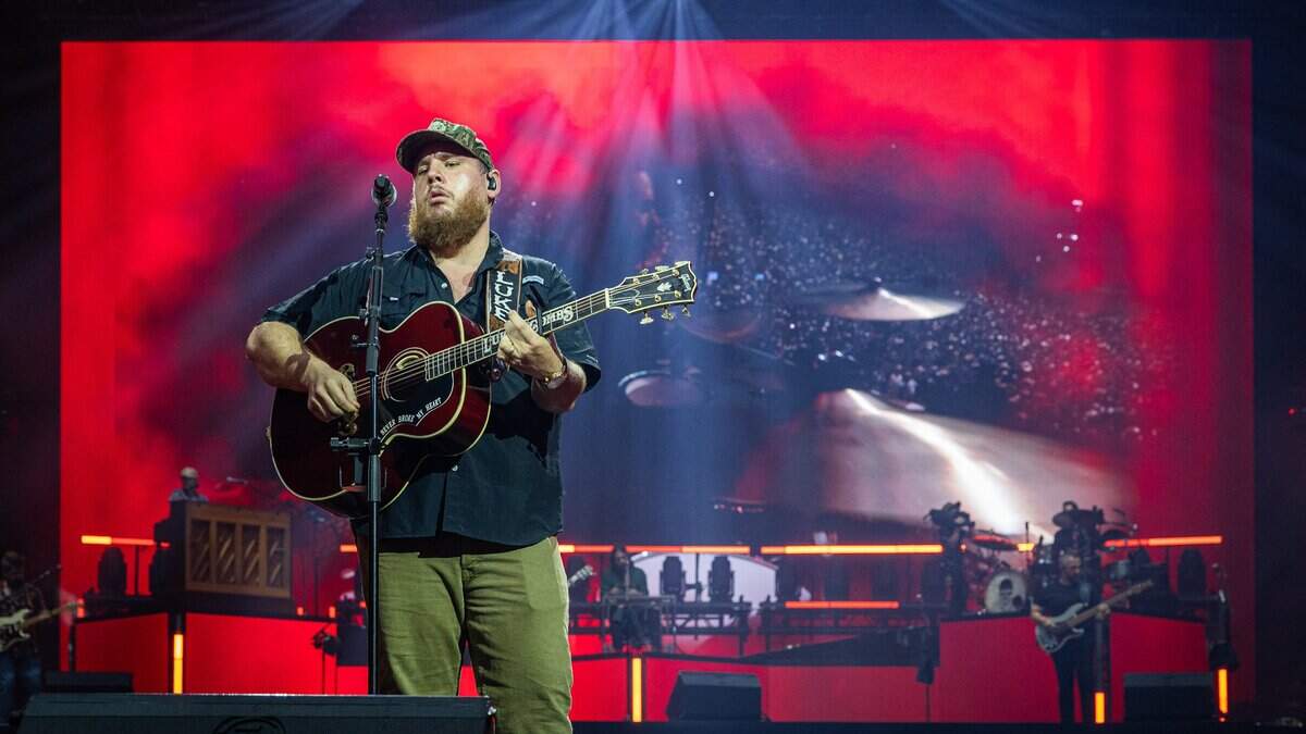 Luke Combs to perform at Arlington’s AT&T Stadium in 2027