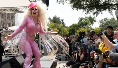Judge cites Dolly Parton — a lot — in striking down Texas drag show ban