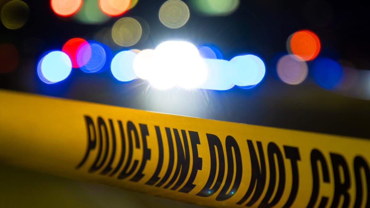 SAPD Officer Shoots, Kills Man who Allegedly Approached with Kitchen Knives | News Radio 1200 WOAI