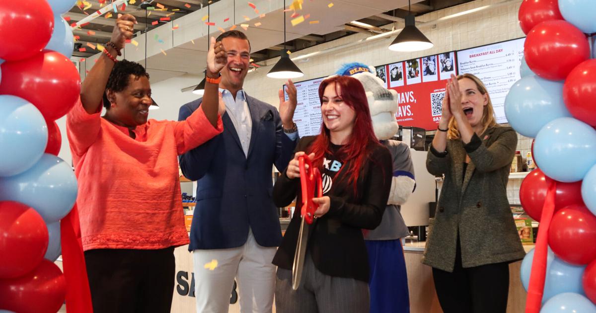 Student-led café, Saxbys, opens in UTA Bookstore | News