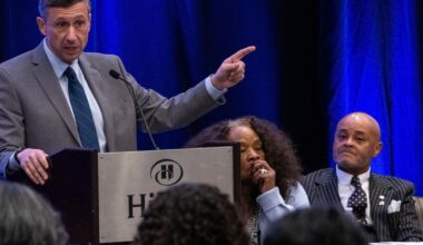 Democrats disagree over abolishing or reforming ICE at DNC meeting | National News