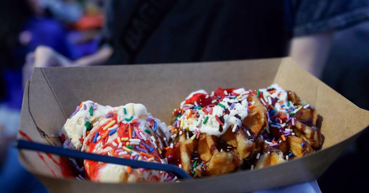 Waffleopolis brings bittersweet reflections for UTA seniors | Campus