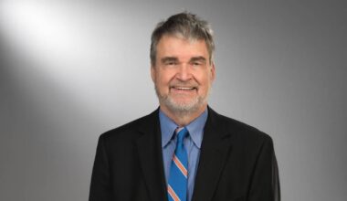 UTA College of Engineering dean plans to step down to return to faculty | Campus