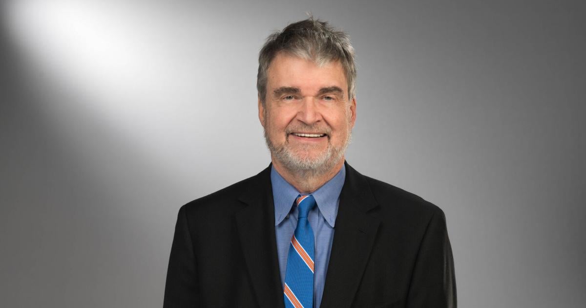 UTA College of Engineering dean plans to step down to return to faculty | Campus