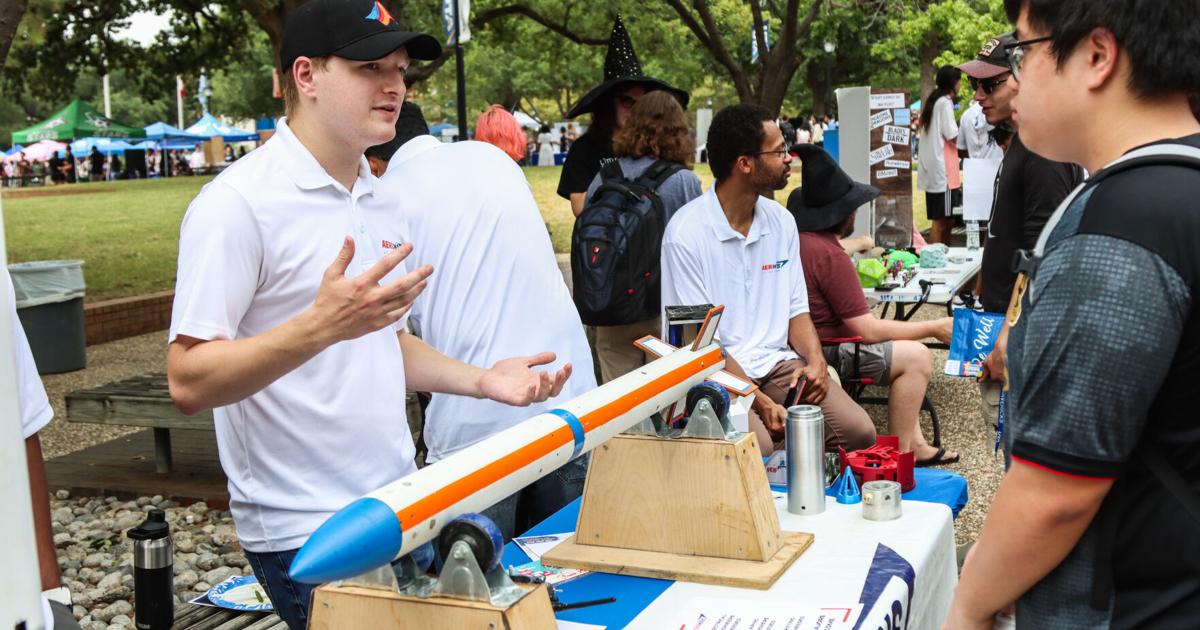 Activity Fair Day brings UTA students, campus organizations together | Campus